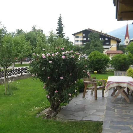 Bed & Breakfast Haus Christl Uderns