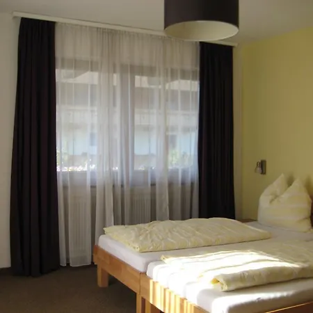 Haus Christl Bed & Breakfast Uderns