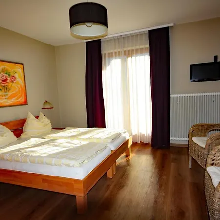 Bed & Breakfast Haus Christl Uderns