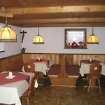 Haus Christl Bed & Breakfast Uderns
