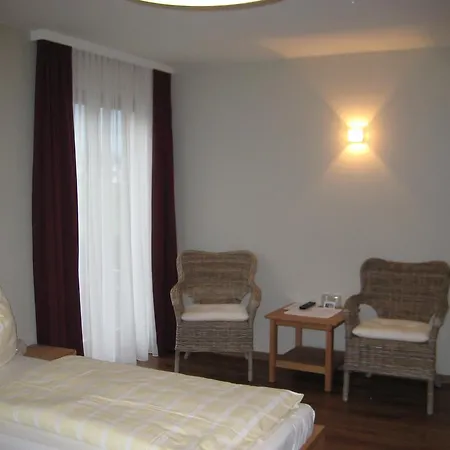 克里斯特尔豪斯酒店 3* 乌登斯