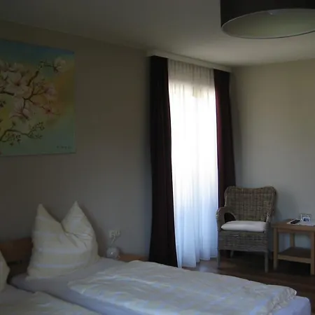 克里斯特尔豪斯酒店 3* 乌登斯